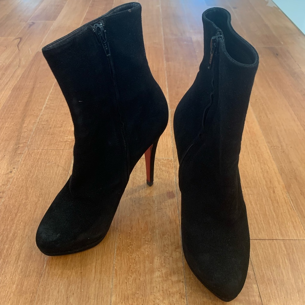 Christian Louboutin platform booties. Size 36. #louboutin